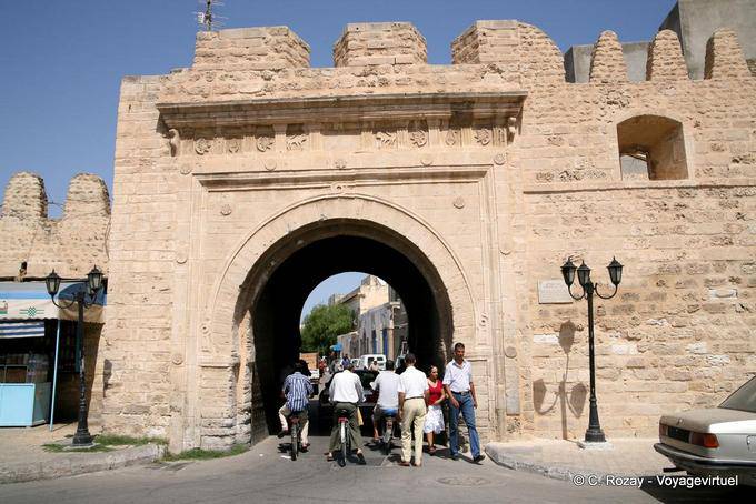 Bab Brikcha viale Habib Bourguiba, Monastir - Tunisia