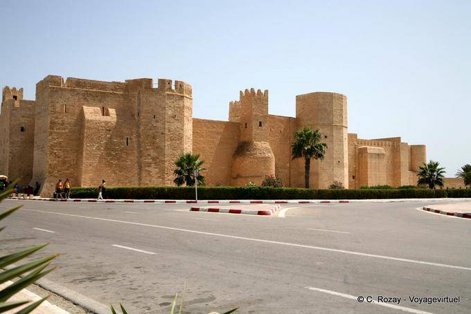 Pareti esterne e le torri di Ribat, lato ovest, Monastir - Tunisia