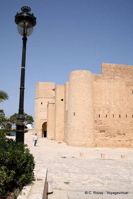 Mura di Ribat vedevano dal lato Grande Moschea, Monastir - Tunisia