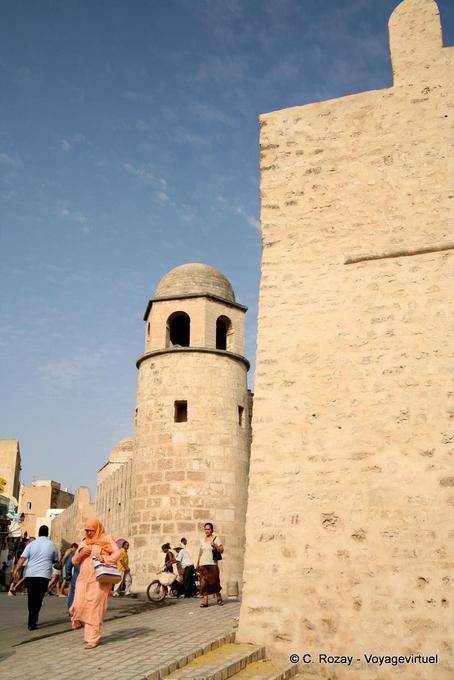 Rampart all'ingresso della medina e la torre della Grande Moschea, Sousse - Tunisia