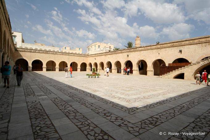 Grande Moschea, la geometria decorare il pavimento del cortile, Sousse - Tunisia