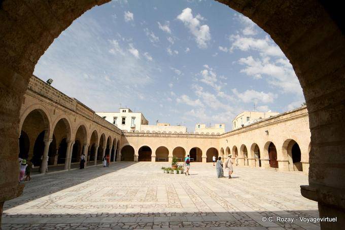 Sousse, cortile panoramico della Grande Moschea di Arcade - Tunisia