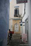 Hammamet, mix di stili in un vicolo della medina, Tunisia.