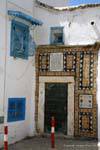 Sidi Bou Said, muro coperto con tegole, Tunisia.
