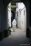 La donna in bianco, Tunisi, Tunisia.
