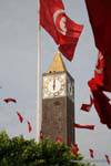 Bandiera tunisina e orologio, Tunisi, Tunisia.