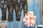 Tunis medina, jeans e bambole di pezza, Tunisia.