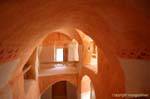 Colorata all'interno ghorfa Ksar Haddada, Tunisia.