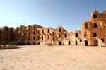 Il cortile al posto del sociale, Ksar Ouled Soltane, Tunisia.
