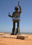 L'uomo di ferro, scultura, Mahares, Tunisia.