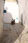 I bambini giocano sul selciato medievale, Sousse medina, Tunisia.