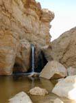 Cascata tra le rocce a Tameghza (تمغزة), Tunisia.