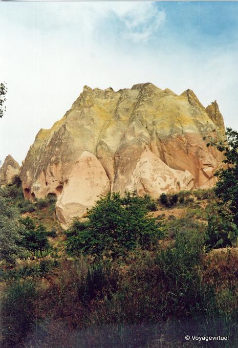 Collina eroso giallo, verde e rosso, Cappadocia - Turchia