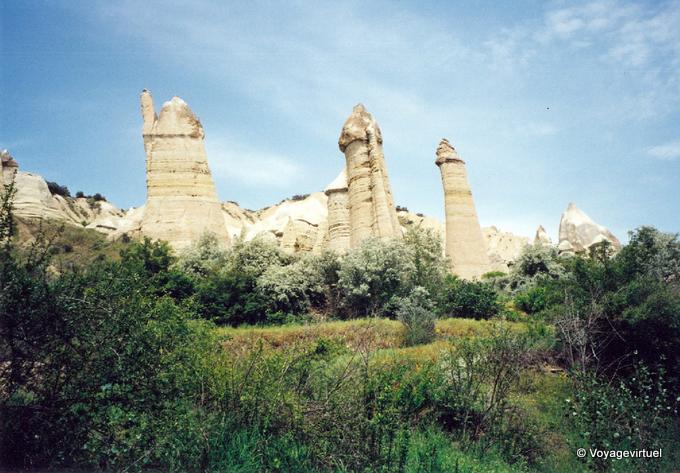 Forme particolari di camini delle fate, regione di Uchisar, Cappadocia - Turchia