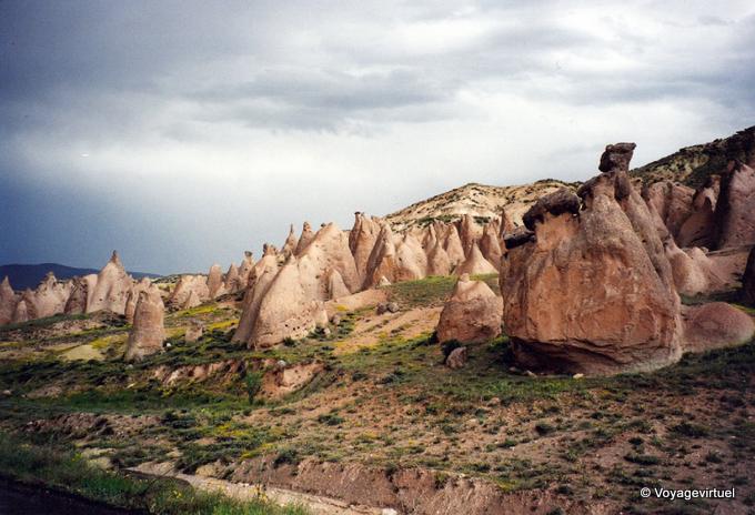 Strane forme scolpite dall'erosione, Cappadocia - Turchia