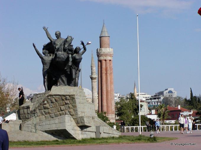 Yivli Minare (Minareto scanalata) e monumenti, Antalya - Turchia