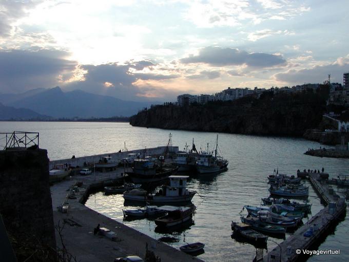Tramonto sul vecchio porto di Antalya - Turchia