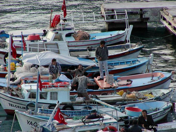 Pescatori nel vecchio porto, Antalya - Turchia