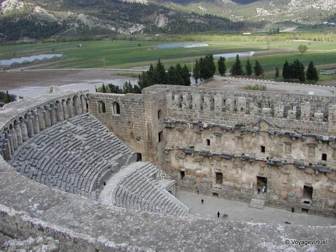 Aspendos teatro, muro di scena e gradinate - Turchia