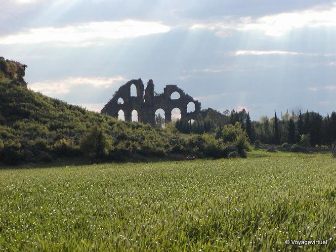 Luci sul acquedotto, Aspendos - Turchia