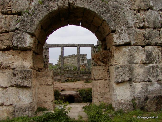 Un'altra vista delle terme romane di Perge - Turchia