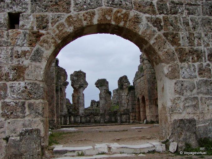 le rovine del Sud Terme di Perge - Turchia