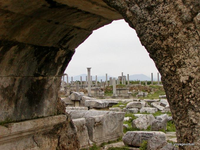 Una particolare visione del Agora, Perge - Turchia