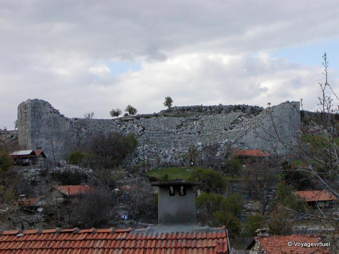 Teatro greco-romano di Selge visto in Altinkaya - Turchia