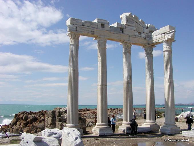 Colonne di tempio di Apollo, Side - Turchia