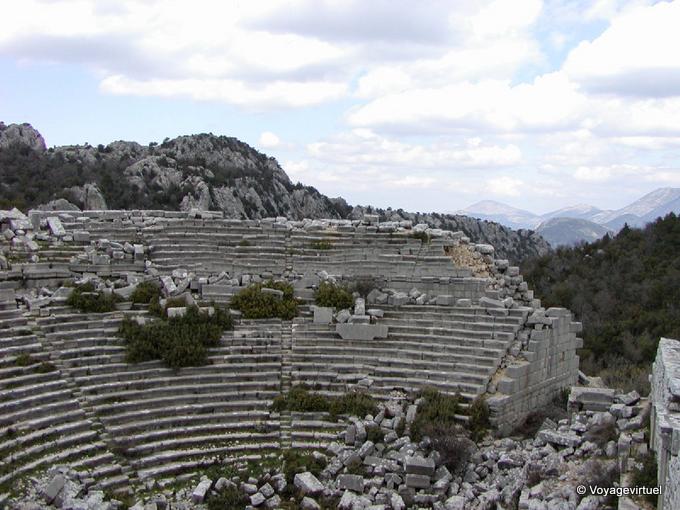 Est dell'agora: teatro, Termessos - Turchia