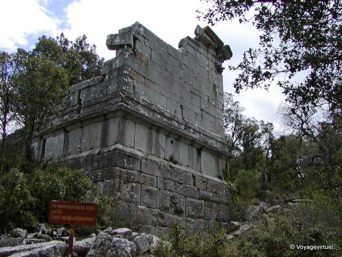 Tempio di Corinto e il portico Altalos, Termessos - Turchia