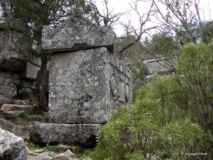 Aprire tomba dai saccheggiatori, Termessos necropoli - Turchia