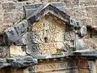 Apollo Bassorilievo su una parete del teatro di Aspendos, Turchia.